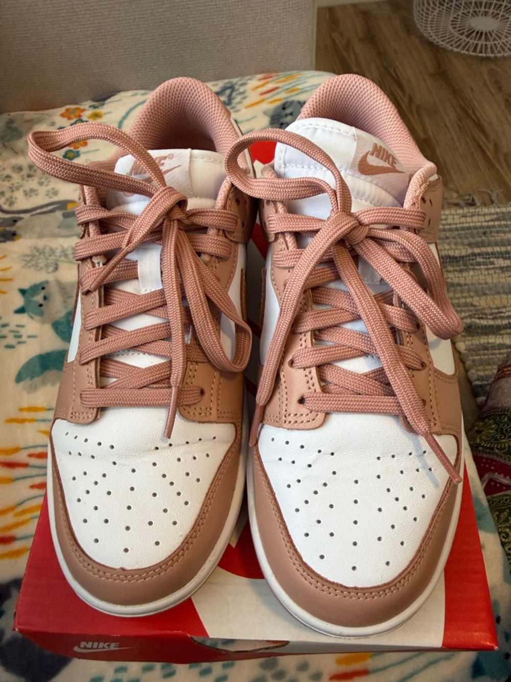 Nike Low-Top Sneakers in Blush Pink and White - Picture 4 of 6